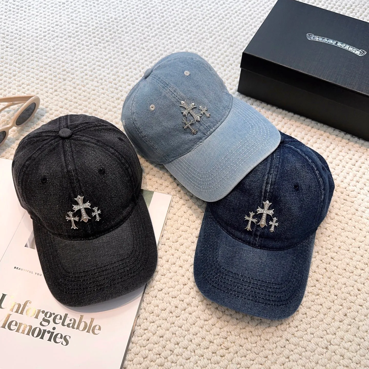P60 Crow Heart 🆕🆕25 new washed denim baseball cap, personalized fashion classic cross logo, casual with a cool feeling, unisex style, same style for men and women! Very easy to match! Head circumference: 56-58cm is available